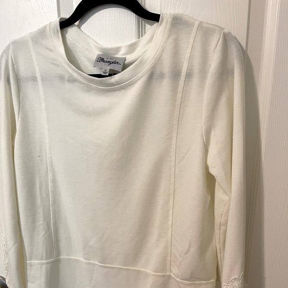NWOT Wrangler Crochet Sleeve Top​ - Picture 2 of 4